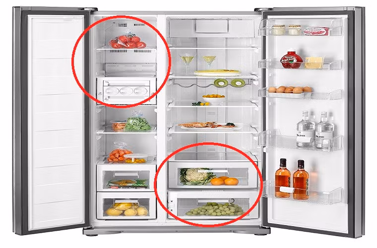 Tủ lạnh side by side gồm hai cánh cửa, ngăn đá bên tay trái, bên tay phải là ngăn mát chứa rau, quả, thức ăn muốn giữ lạnh. Sản phẩm có bề ngoài khá sang trọng, dung tích chứa lớn "cứu cánh" thực phẩm vào ngày hè nóng bức. Để sở hữu một chiếc tủ như vậy, người tiêu dùng cần bỏ ra 20 - trên 50 triệu đồng.