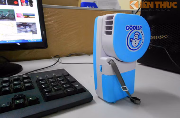 Vì là thiết bị cắm cổng USB nên cần tìm hiểu loại cổng USB của máy tính có tương thích với điều hòa mini hay không, tránh trường hợp cắm máy không vào điện. 