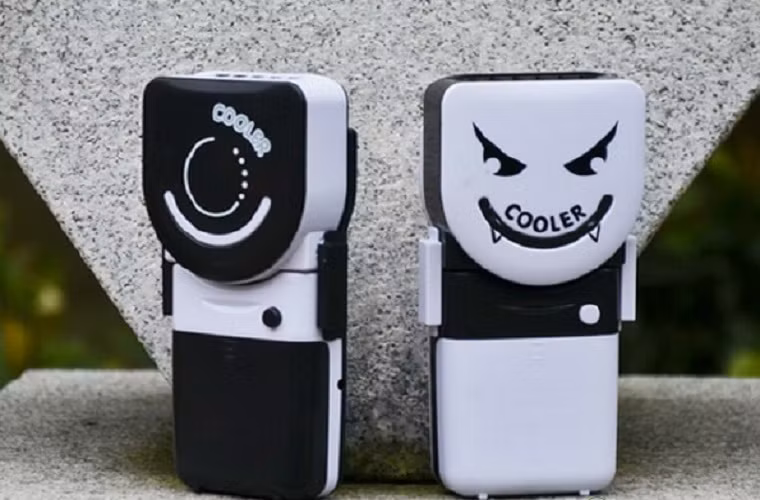 Tuy nhiên, nước ở miếng bọt biển dễ bị rò rỉ ra bên cạnh máy, gây bất tiện khi dùng".