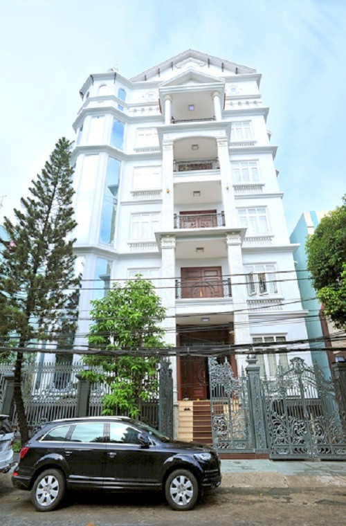 Hay như biệt thự 6 tầng, 100 tỷ trên đường Cộng Hòa (TP.HCM) của ca sỹ Trang Nhung. 