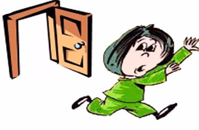  1. Đối phó với ngọn lửa Chỉ với một vài kỹ năng nhỏ, bạn có thêm cơ hội thoát hiểm khi tàu thuyền gặp nạn trên biển, cần rời khỏi cabin tàu một cách an toàn và nhanh nhất có thể. Không làm mất thời gian bằng việc lấy các vật dụng giá trị hoặc tài sản. Nếu hỏa hoạn ban đêm, hãy hô lớn để thông báo cho tất cả mọi người .