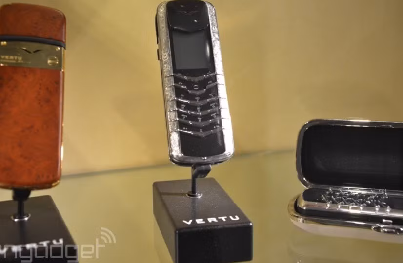 Điện thoại siêu sang Vertu trở thành thứ trang sức phô trương sự giàu có của giới thượng lưu.