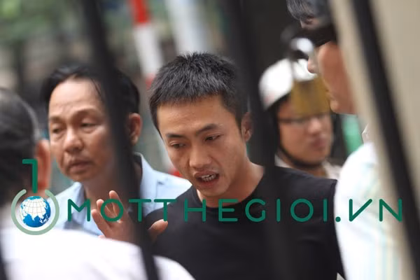 Cường “đô-la” căng thẳng giải quyết sự cố hố “tử thần”.