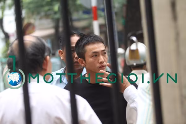 Cường đô-la đã có lúc nôn nóng “chỉ huy” cả lực lượng cứu hộ, cứu nạn.