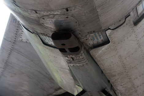 Pháo 23mm 2 nòng đặt dưới bụng tiêm kích MiG-21MF của Không quân Nhân dân Việt Nam.