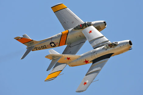 "Kỳ phùng địch thủ" F-86 và MiG-15.