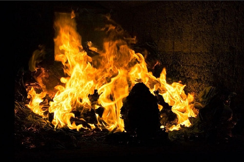 Mơ thấy một ngọn lửa trong lò cháy bừng bừng là điềm tốt, báo có hy vọng mới sau một thời gian thất vọng chán nản.