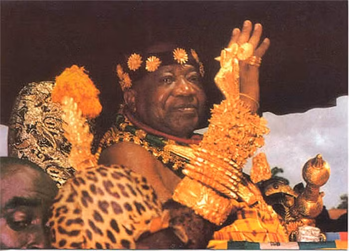 Theo quan niệm của người Ashanti, vàng tồn tại vĩnh cửu tựa như linh hồn của con người. Đức độ, nhân cách, quyền lực, sự cao sang của một người tỷ lệ thuận với lượng vàng có trên người của người đó.