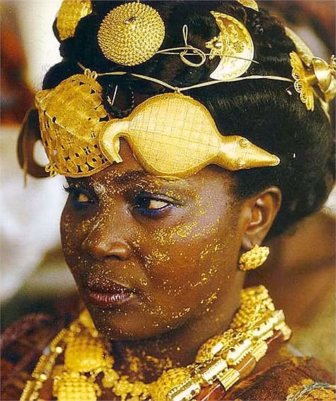 Đeo vàng khiến cho người ta mở mày, mở mặt, tự tin trong giao tiếp, là bảo bối giúp cho đối tác tin tưởng lẫn nhau trong giao thương, buôn bán.