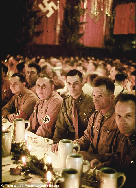 Bữa tiệc Giáng sinh này được tổ chức vào ngày 18/12/1941 tại một nhà máy bia ở Munich.