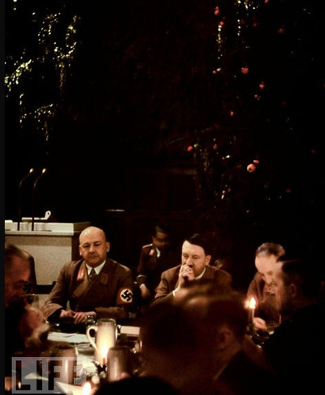 LIFE đã không cho công bố các bức ảnh cho tới năm 2009, khi tạp chí này mở một cuộc triển lãm trực tuyến kỷ niệm 65 năm ngày D-Day (ngày quân Đồng minh quyết định tấn công lật đổ ách thống trị của Hitler tại châu Âu).