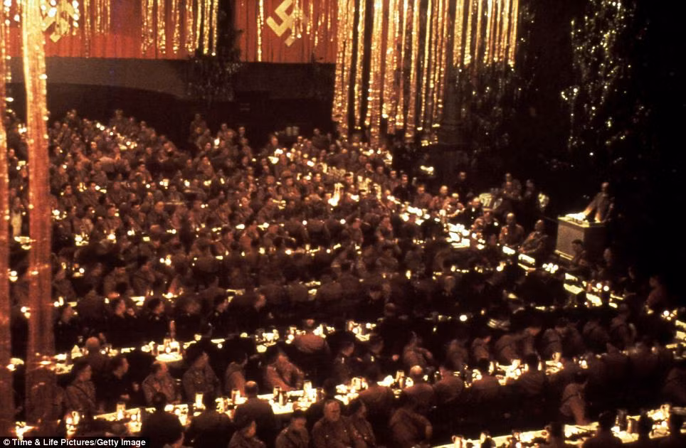 Năm 1955, ông đào các bức ảnh lên và đem ký gửi tại kho ký gửi của ngân hàng và bán chúng cho tạp chí LIFE vào năm 1965.