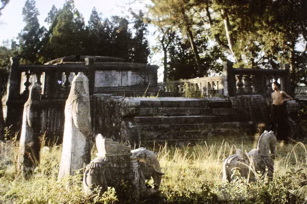 Lăng Kinh lược Hoàng Cao Khải.