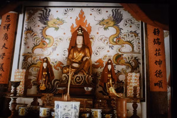 Ban thờ Đức Thánh Mẫu.