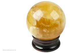 Trong vận 8, cát khí của sao Bát Bạch Thổ tinh phát ra mạnh nhất chi phối toàn bộ Tinh Bàn. Quả cầu thuỷ tinh mang cát khí của Thổ. Vì thế quả cầu thuỷ tinh là vật khí có năng lượng vô cùng mạnh mẽ cho những ai theo đuổi việc học hành cũng như thúc đẩy bạn quan tâm, chú ý hơn đến việc học hành.