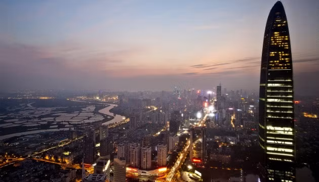 Hoàn thành vào năm 2011, KK100, Thâm Quyến, Trung Quốc có chiều cao là 427,1 m.