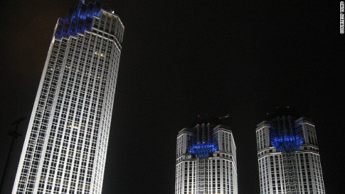 Với chiều cao 181m, Isbank Tower là tòa nhà cao nhất ở Thổ Nhĩ Kỳ cho đến năm 2012. Nhiều chi tiết của mặt tiền tòa nhà gợi nhớ đến Trump Tower, New York.