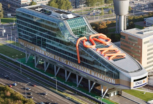 ING House là trụ sở của các nhà tài chính ING Group toàn cầu. Do hình dạng khác thường, tòa nhà còn có biệt danh là “Chiếc giày” hay “máy hút bụi”.