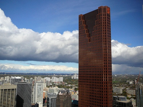 Dinh cơ của Scotia Plaza (Toronto, Canada) gồm 68 tầng hiện đại với thiết kế rất độc đáo.