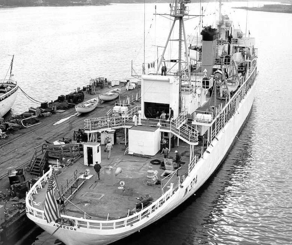 Ngoài ra tàu còn được mở rộng một phòng trên boong trung tâm để đặt thiết bị điều khiển, tăng cường gia cố khung xương và mặt boong tàu...