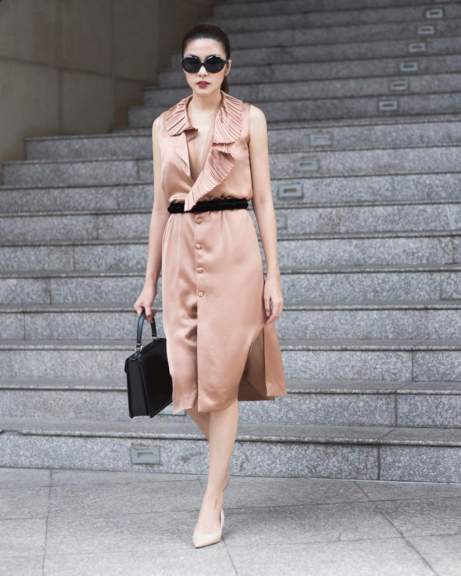 ##s###Giản dị trong trang phục thường ngày nhưng lúc cần "lên đồ" Hà Tăng vẫn dễ dàng biến hình thành kiều nữ sang chảnh.