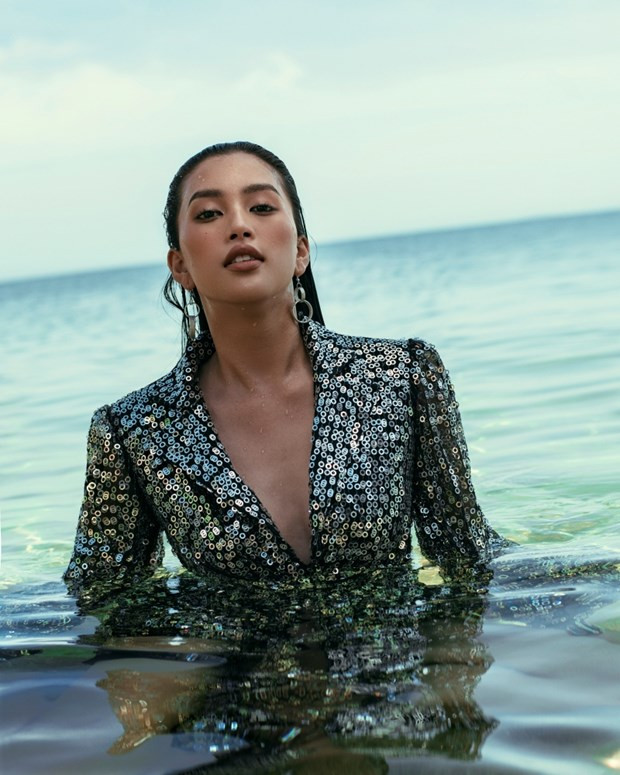 Lý do lựa chọn bối cảnh của bộ hình lần này này bắt nguồn từ ý tưởng của bộ sưu tập với các thiết kế lấp lánh, lung linh huyền ảo cũng như những điều bí ẩn của đại dương.