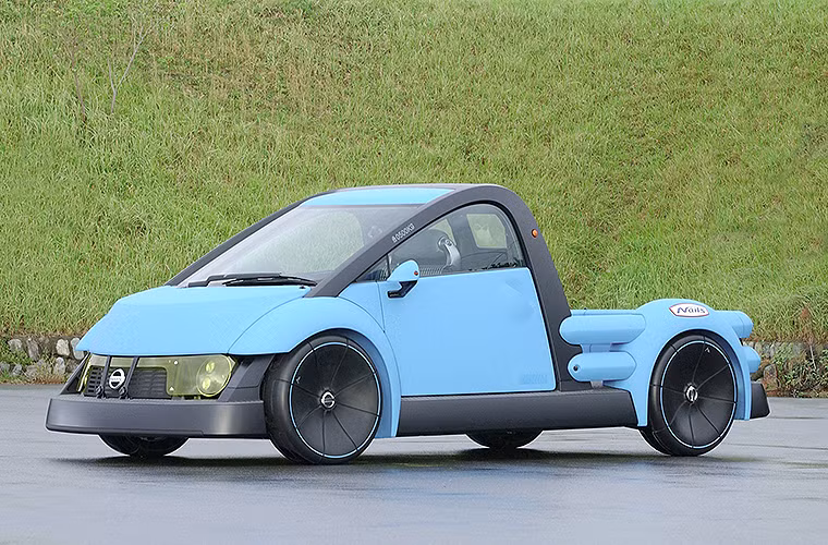 Trở lại năm 2001, Nissan muốn đưa ra một định nghĩ phương tiện di chuyển để bạn bè có thể gặp gỡ nhau dễ dàng. Tuy nhiên, vấn đề là không ai muốn lái một chiếc Nissan Nails xấu xí như thế để đi gặp bạn bè cả.