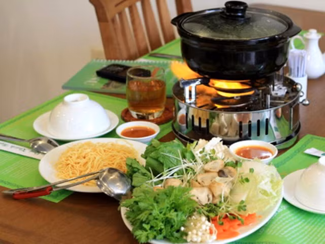 Món lẩu thái chay.