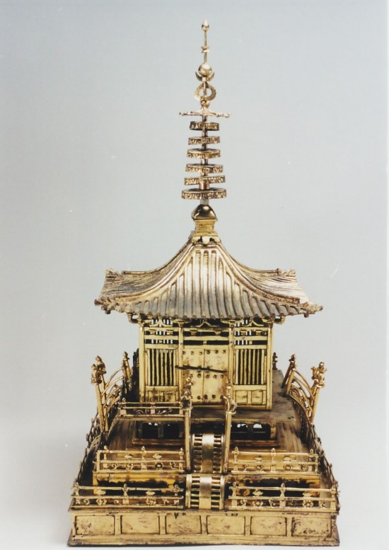 Tháp A Dục Vương được tìm thấy dưới địa cung.