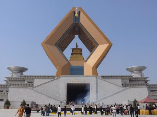 Một công trình kiến trúc trong quần thể chùa Pháp Môn.