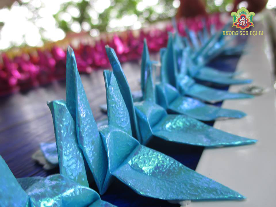 Những con hạc giấy.