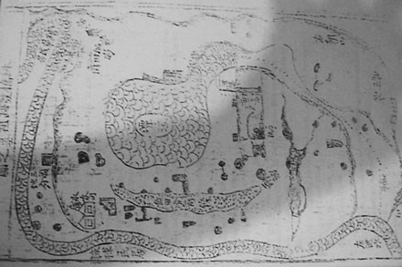 Hình thế ngôi mộ được cho là thầy địa lý Tàu đã đặt cho, tuy nhiên hình thế này đến nay không còn.