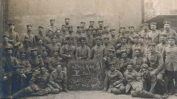 Những bức hình ý nghĩa cho sự kiện tưởng niệm người đã mất sau 100 năm xảy ra Chiến tranh thế giới.