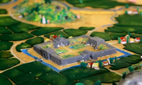 Nếu theo sử sách mà biên ra, tòa thành ấy đến lắm tên gọi. Thành Tây Đô, thành Tây Giai, thành An Tôn. Đây là kinh đô của nước Đại Ngu (quốc hiệu Việt Nam thời nhà Hồ). Đây là tòa thành bằng đá có quy mô lớn hiếm hoi ở Việt Nam, có giá trị và độc đáo, duy nhất còn lại ở Đông Nam Á; là một trong rất ít những thành lũy bằng đá còn lại trên thế giới. Ảnh chụp từ Địa đồ Thành nhà Hồ.