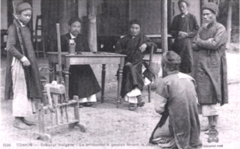 Quan huyện xử án. Ảnh tư liệu.