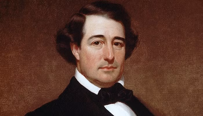 Khi là một thiếu niên, ông Millard Fillmore làm việc tại một nhà máy dệt ở thành phố New York. Khi rảnh rỗi, ông dành thời gian học bài và đọc các cuốn sách về ngành Luật. Vào đầu những năm 1820, ông vừa dạy học tại một trường tiểu học, vừa làm thư ký cho một thẩm phán quận. Ông được cấp phép hành nghề luật vào năm 1823 và trở thành tổng thống thứ 13 của Mỹ vào năm 1850. Ảnh: Hottest Heads of State.
