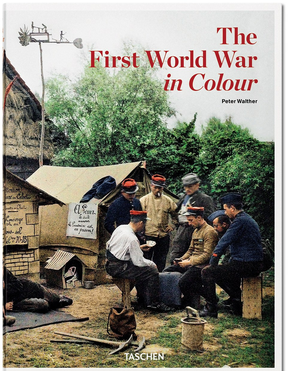 Các binh sĩ chơi bài trong thời gian rỗi tại trại lính. Đây là ảnh trên trang bìa cuốn sách "First War in Colour".