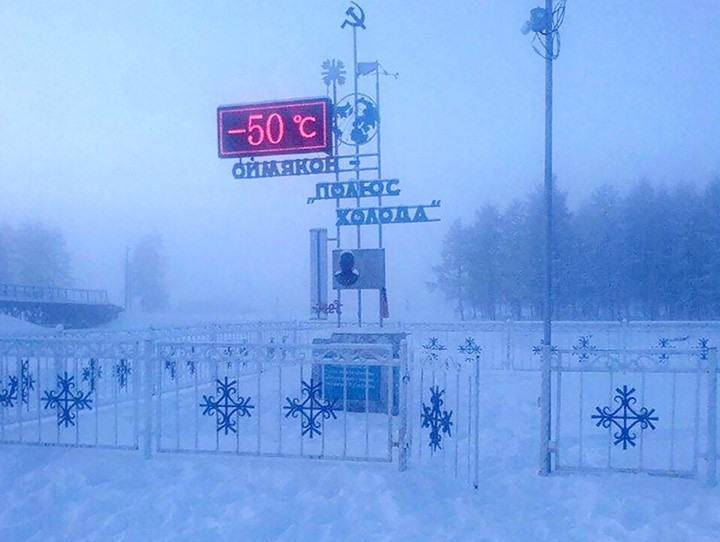 Thị trấn Oymyakon (Cộng hòa Sakha, thuộc vùng Siberia, Nga) là một trong những nơi lạnh nhất thế giới có người sinh sống. Thị trấn chỉ có một trường học, mở cửa ngay cả khi thời tiết xuống mức -50 độ C. Ảnh: Siberian Times.