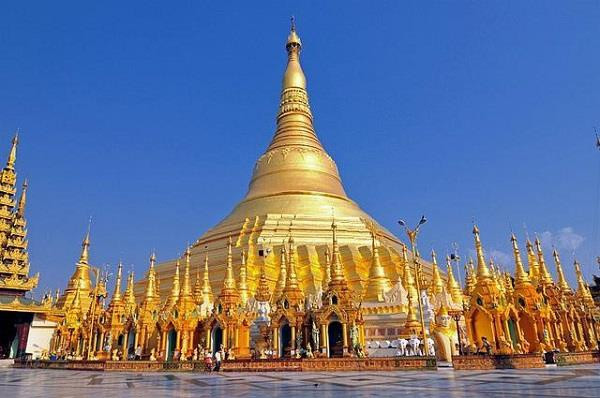 Yangon là thành phố lớn nhất ở Myanmar, từng được biết đến là “London của Đông Nam Á” với những dòng ôtô nối tiếp, rất ít xe máy xuất hiện ở thành phố này.