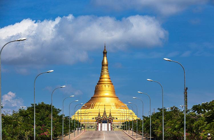 Theo World Atlas, thủ đô của Myanmar hiện nay là thành phố Naypyidaw. Thành phố này có diện tích hơn 272 km2, dân số khoảng một triệu người. Naypyidaw là thành phố lớn thứ hai ở Myanmar, sau thành phố Yangon.