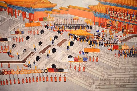 Quang cảnh hôn lễ của Hoàng đế Đồng Trị thời Thanh. Hoàng đế triều Minh, Thanh thường tổ chức hôn lễ tại cung Khôn Ninh. Đây là tòa nhà thứ ba trong khu hậu cung ở Tử Cấm Thành. Thời nhà Minh nó là cung cấm của hoàng hậu, thời nhà Thanh nó là nơi động phòng của hoàng đế. Cung Càn Thanh và Khôn Ninh có chức năng và tên gọi đối lập nhau. Càn chủ dương đối với Khôn chủ âm. Thanh và Ninh đều mang nghĩa ổn định, an lạc và may mắn. Cung Càn Thanh là nơi vua điều hành chính sự, cung Khôn Ninh là phòng hôn sự.