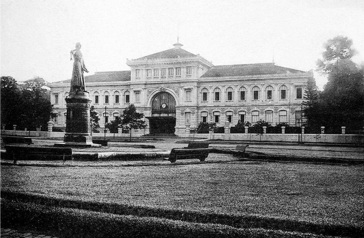 Sở Bưu chính, nay là Bưu điện Trung tâm TP.HCM.