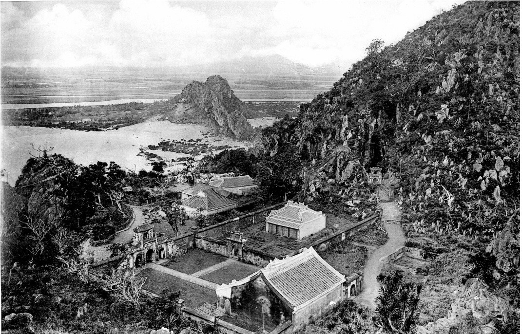 Sau đó, ông tiếp tục cho ra mắt cuốn Cochinchine - Saigon et ses environs (Nam Kỳ - Sài Gòn và vùng phụ cận ). Bức ảnh chụp chùa và cửa động trên Ngũ Hành Sơn, Đà Nẵng.