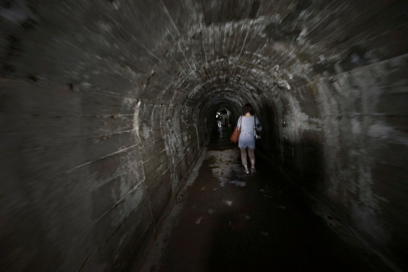 Bộ Tư lệnh Hạm đội Liên hợp Nhật Bản chỉ huy các chiến dịch lớn như Vịnh Leyte, Iwo Jima và Okinawa từ căn hầm này. Những người lãnh đạo đã bật khóc khi nghe tiếng kêu cứu qua radio vào thời điểm thiết giáp hạm Yamato phát nổ. Takeshi Akuzawa, trợ lý hiệu trưởng cho hay, căn hầm là minh chứng về những năm tháng đau thương của người Nhật.