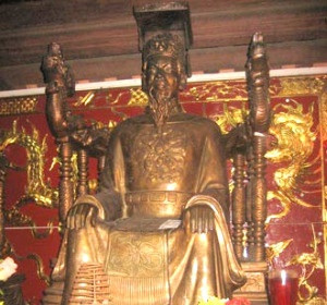 br/> Trần Thái Tông (1218-1277) là vị vua đầu tiên của nhà Trần. Ông và Trần Thủ Độ có mối quan hệ chú cháu họ. Trần Thừa - cha Trần Thái Tông - vốn là anh họ Trần Thủ Độ.