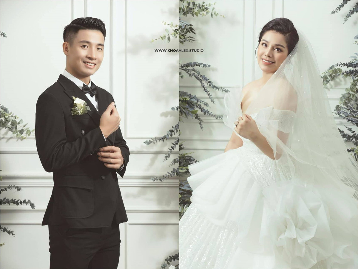 “Chúng tôi vừa có buổi chụp hình cưới thứ 2 ở TP.HCM. Sau khi kết thúc đợt tập trung đội tuyển quốc gia, tôi sẽ tổ chức đám cưới nhanh gọn. Tôi thấy đau đầu lắm rồi, nhiều việc phải lo quá”, nhà vô địch V.League 2020 chia sẻ hôm 5/12.