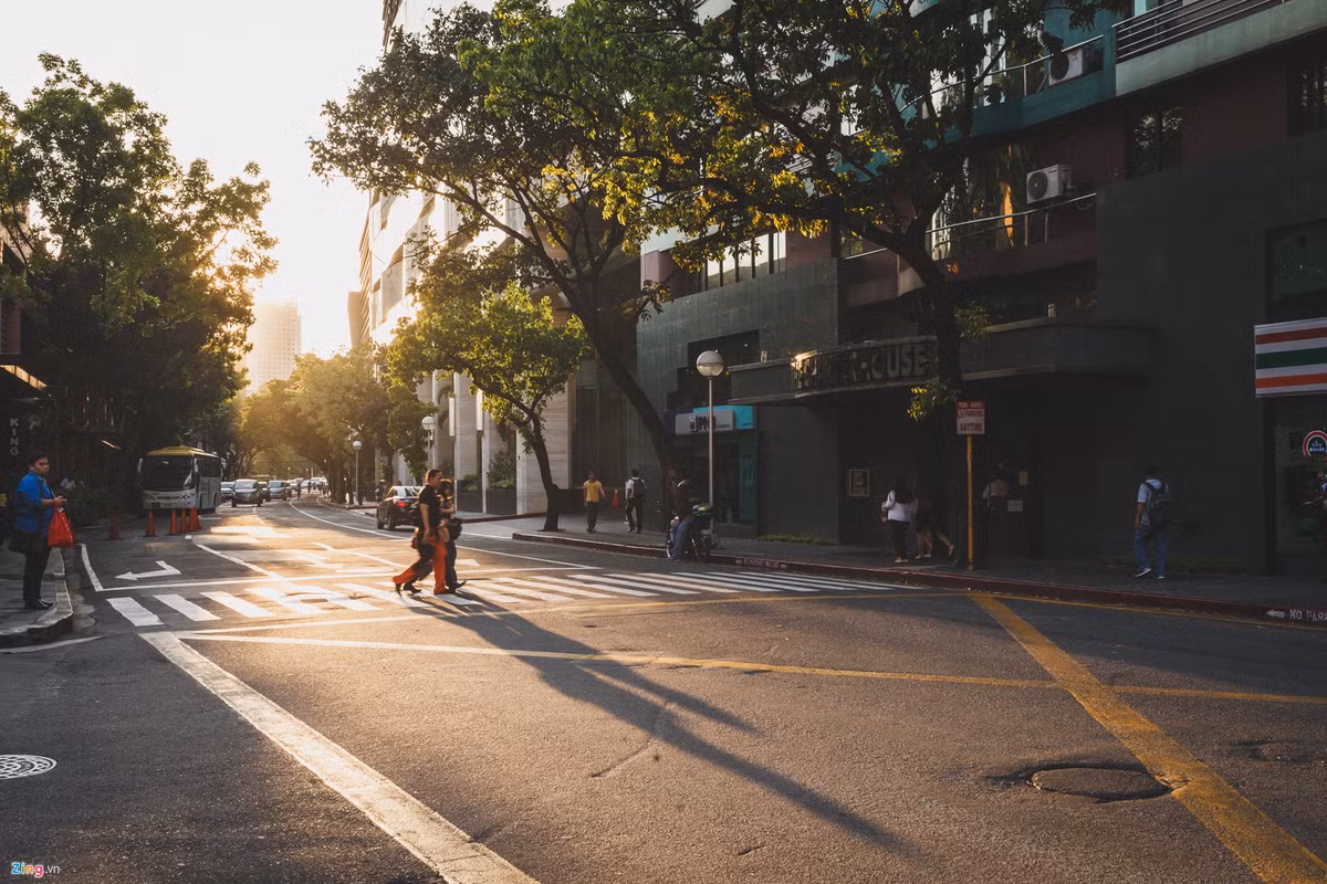 Sau hơn 300 năm là thuộc địa của Tây Ban Nha, Philippines trở thành thuộc địa kiểu mới của đế quốc Mỹ từ năm 1898. Đến năm 1946, quốc gia này giành lại độc lập.