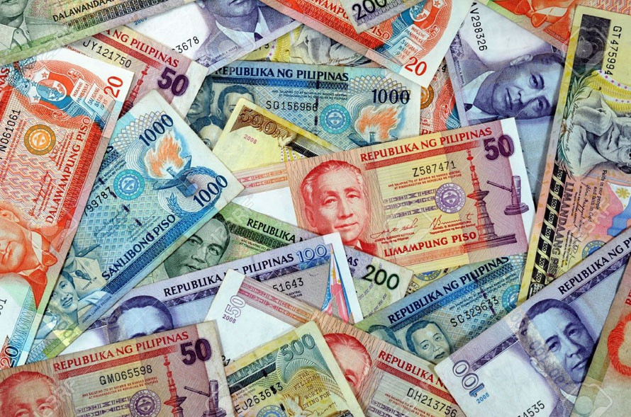 Đơn vị tiền tệ của Philippines hiện nay là đồng Peso. Tiền peso Philippine lấy tên gọi từ đồng xu bạc Tây Ban Nha Real de a Ocho hay dollar Tây Ban Nha, được lưu hành rộng rãi ở châu Mỹ và châu Á vào thế kỷ 17, 18 ở các thuộc địa của Tây Ban Nha.