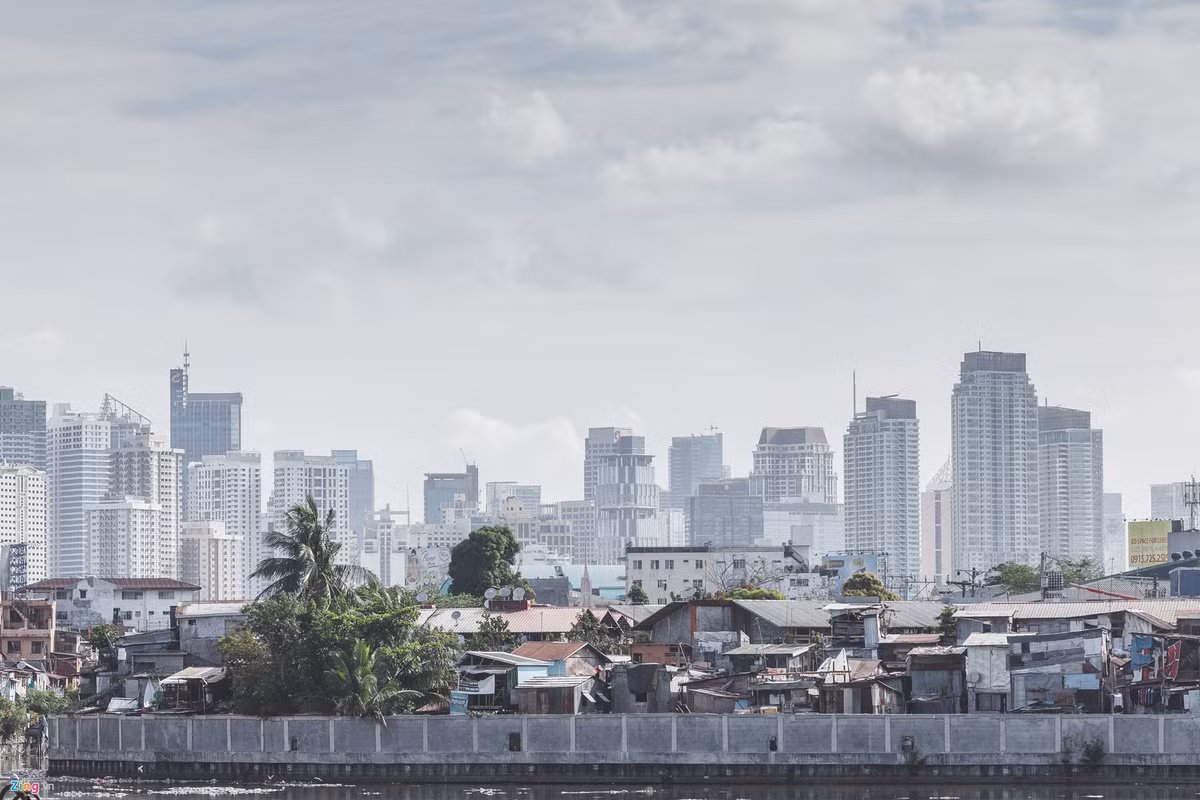 Thủ đô của Cộng hòa Philippines hiện nay là thành phố Manila. Đây là trung tâm chính trị, kinh tế, văn hóa, xã hội của Philippines, vùng thủ đô Manila có tổng dân số khoảng 12,8 triệu người (2015).