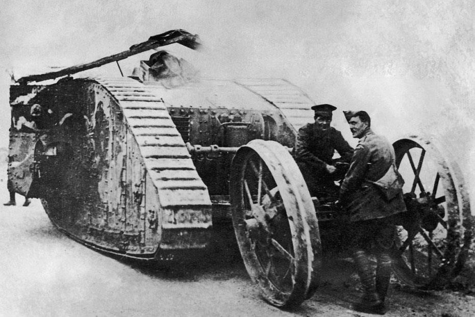 Xe tăng lần đầu được đưa vào sử dụng trong cuộc chiến tranh thế giới thứ nhất (1914-1918). Trong một trận đánh giữa quân Đức và quân Anh, những chiếc xe tăng lần đầu tiên được sử dụng.